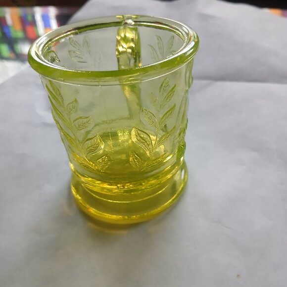 Vintage Vaseline Uranium Glass Childs Mug Cup Cat in Basket dog FLAW CHIP - Picture 9 of 16
